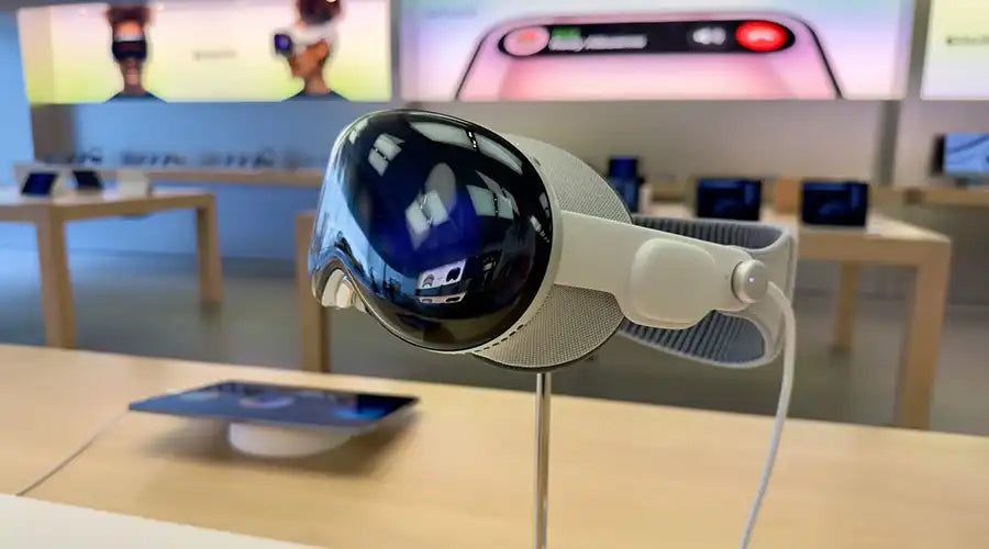 Why 1–2 Inch AMOLED Displays Are Becoming Essential in the AR/XR Boom (2025 Industry Insight)